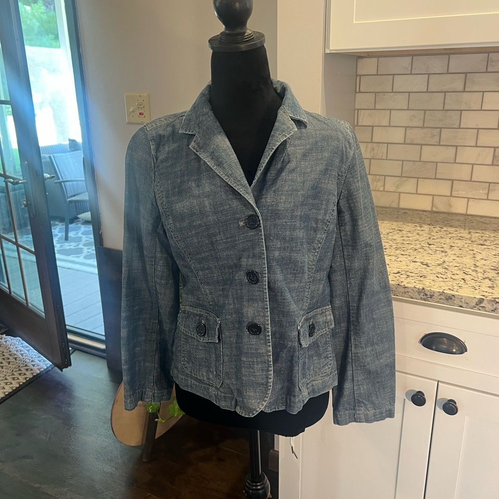 Blue Cropped Jean Jacket with Classic Style